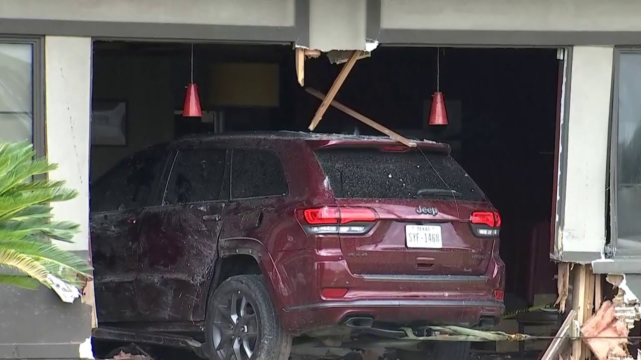 23 injured after SUV slams into Rosenberg Denny's