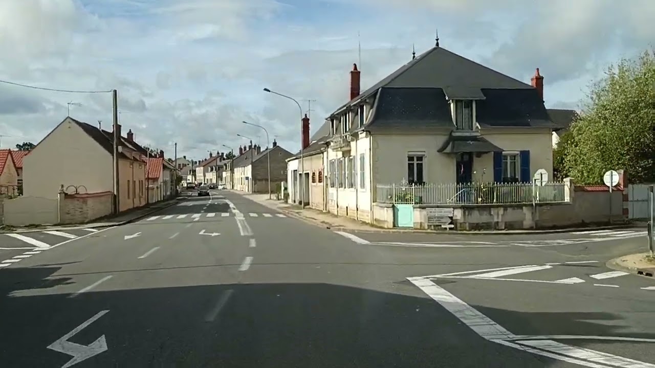 Road D951, Sancoins, Commune in France, 13:19, 21.10.2023