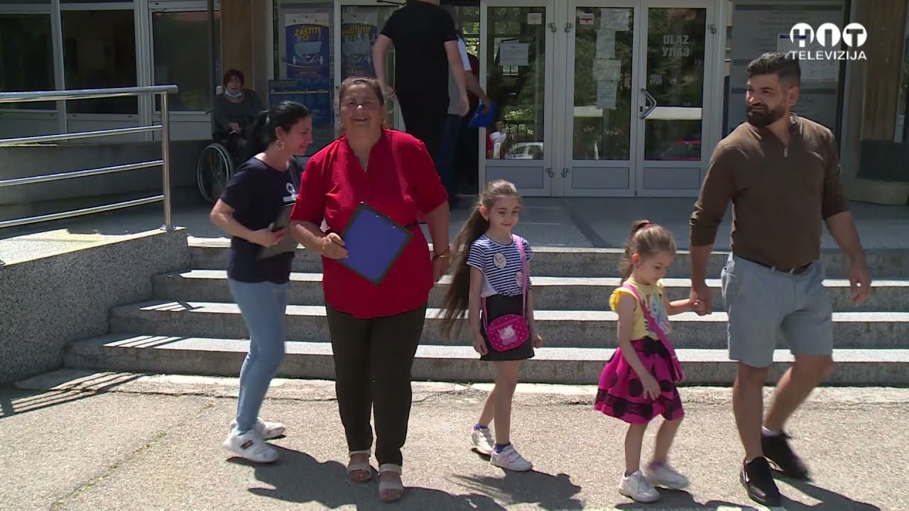 Natpis Romi Na Kasetama U Domu Zdravlja Izazvao Ostre Reakcije / Hit Televizija Brcko