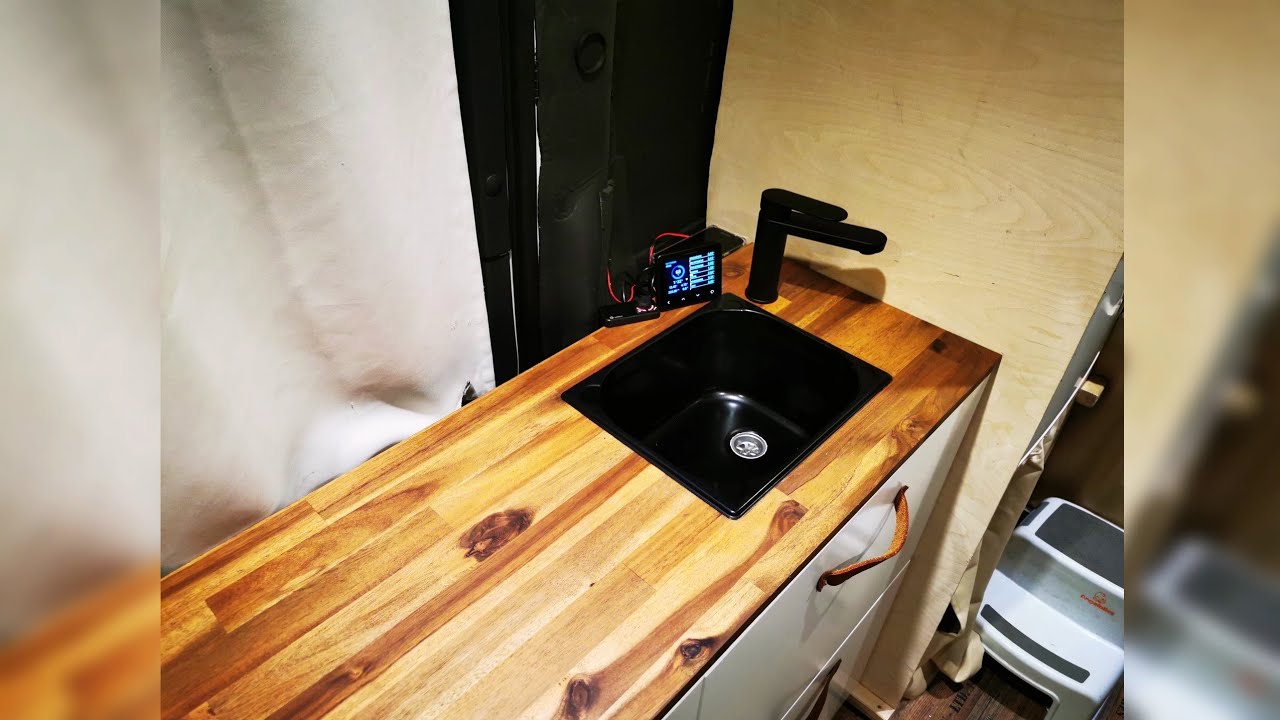 Camper Ausbau Tag 65 - Elektrik 230V, Wasser und der Boden wird fertig
