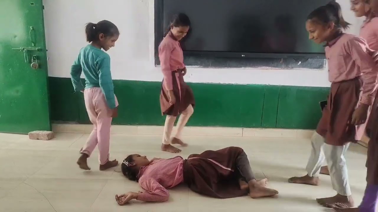 सड़क सुरक्षा पर लघु नाटिका (safe drive save life)#activity #drama #natak #school #fln