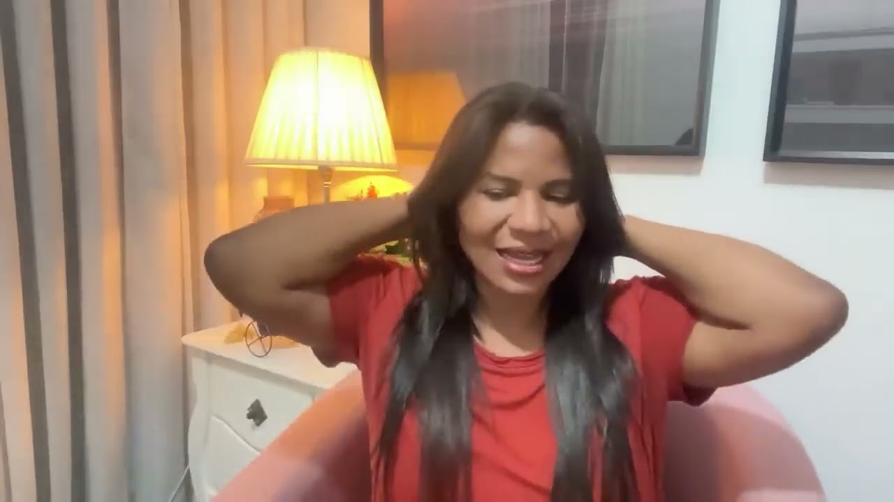 Vejo uma confusão afastando uma mulher de vez e seu cenário mudando com a chegada de alguém especial