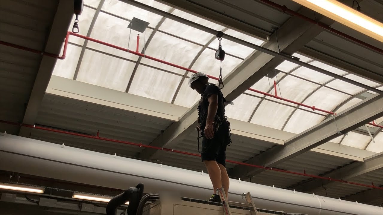 Nouveau rail anti-chute de s&eacute;curit&eacute; pour l'acc&egrave;s et maintenance au dessus des machines ou camions