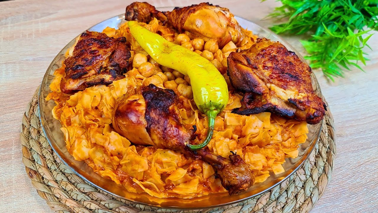 تريدة مرقة حمرا بالدجاج 😍 بنتهاااا بنننة ما تتشبعش 😋 و توالم لعشاء المولد النبوي الشريف 🌙
