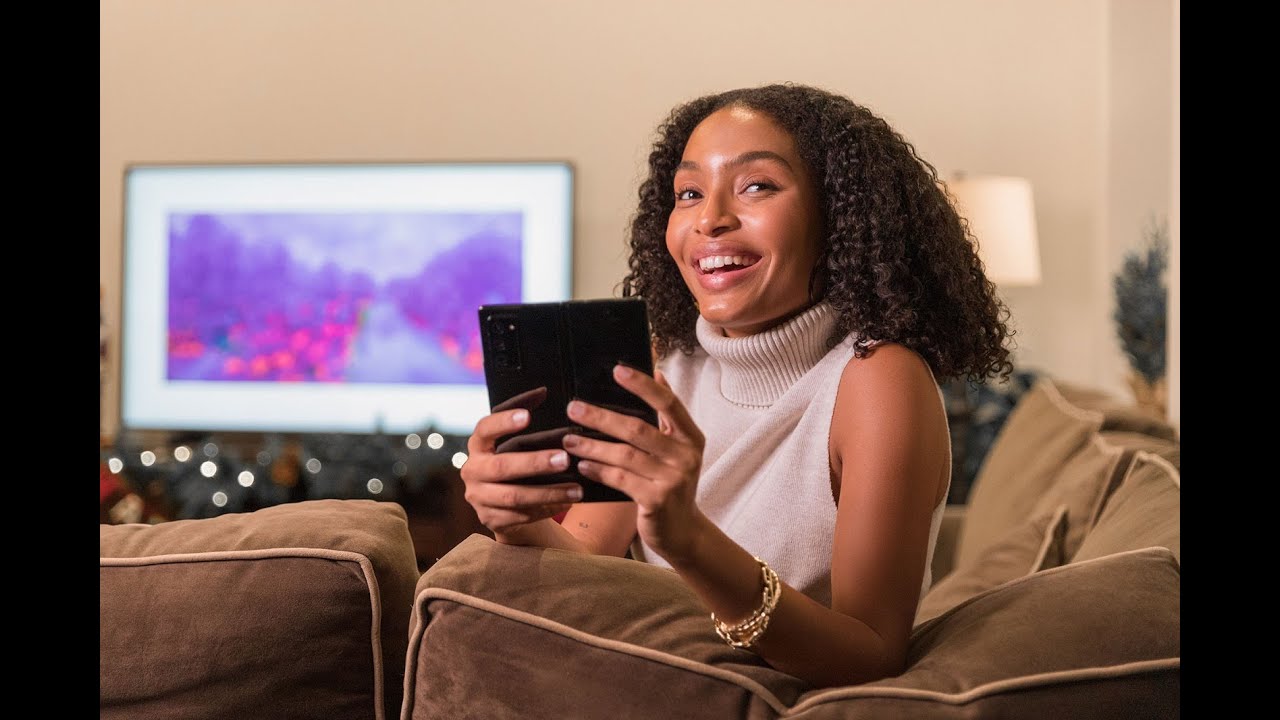 Samsung #WonderOn: Holiday Gift Guide for the Happy Homebody with Yara Shahidi and family