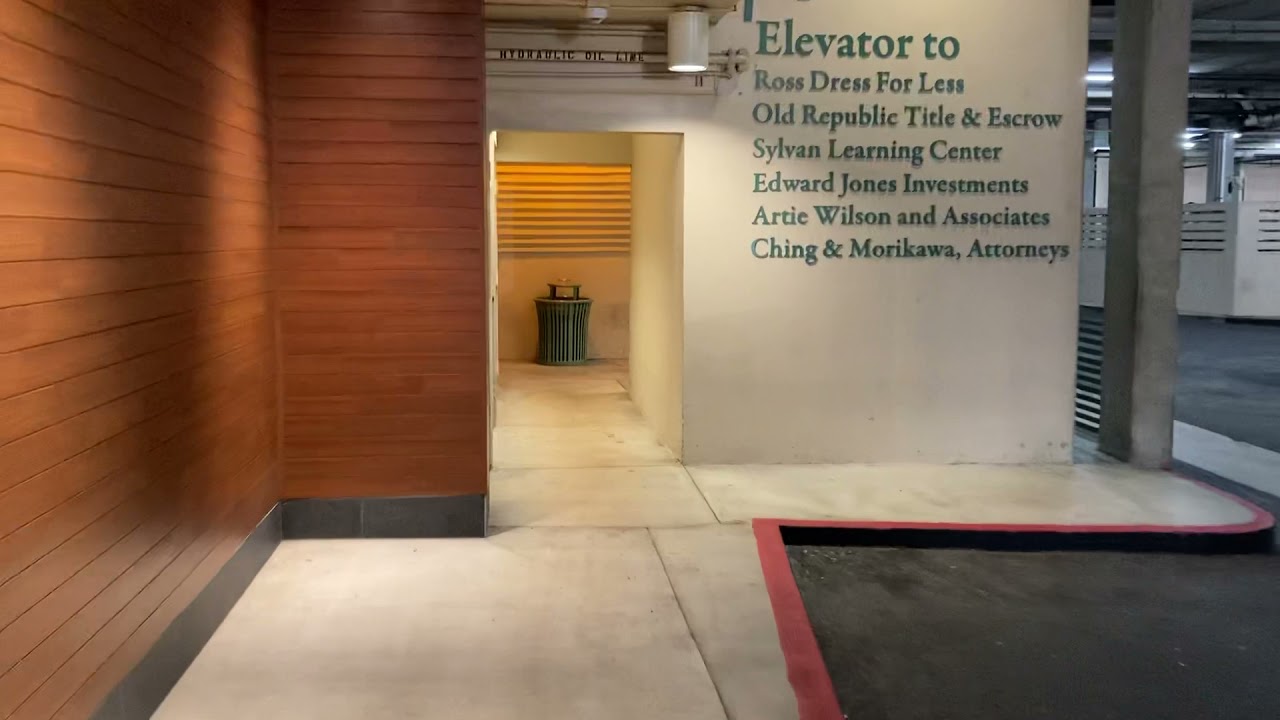 MontgomeryKONE Modded by Innovation Hydraulic Elevator at Kahala Mall