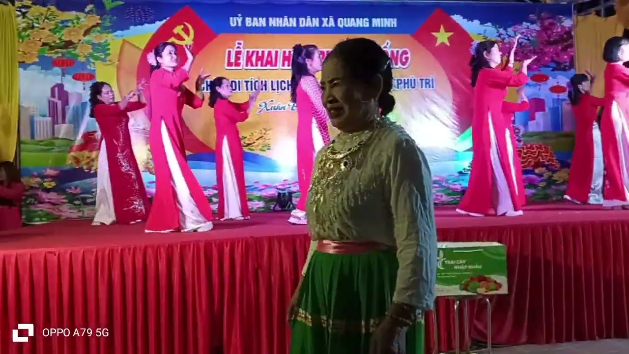 CLB hoa hướng dương nhảy hội thôn phù trì chùa đông giêng