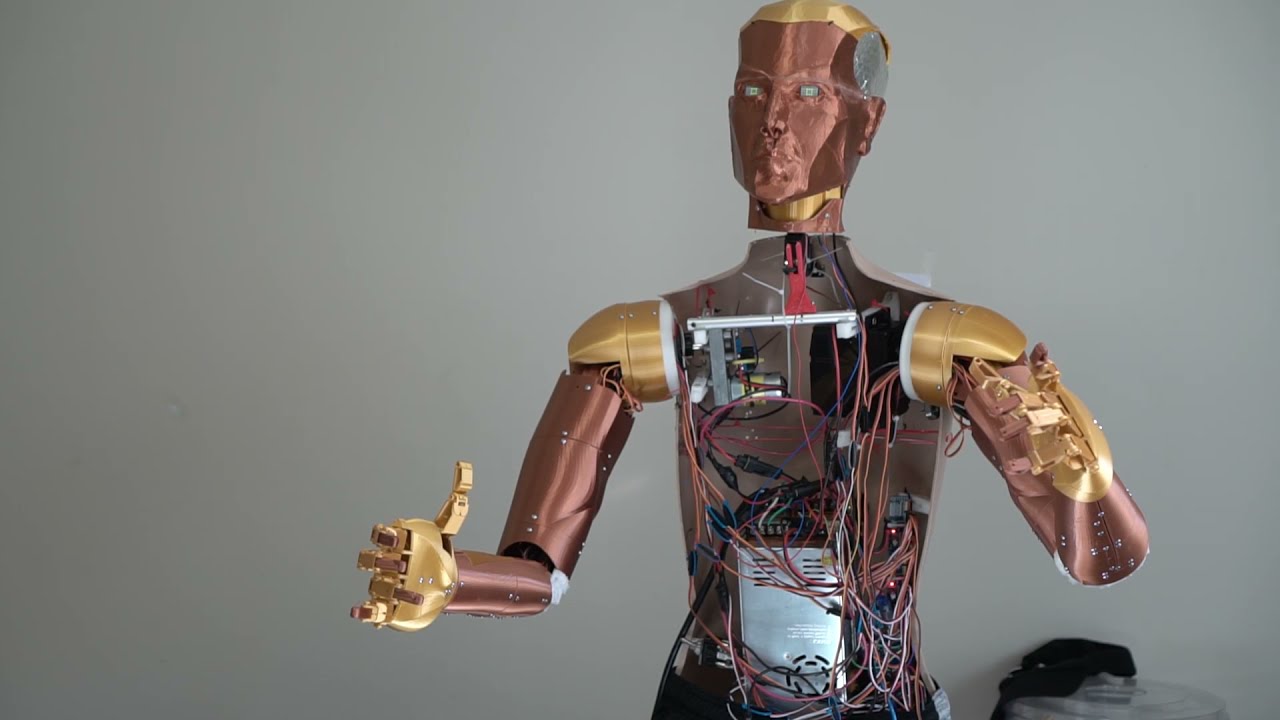 3 humanoid robots made with 3D printers and mannequins parts / robots humanoides impresos en 3D 2021