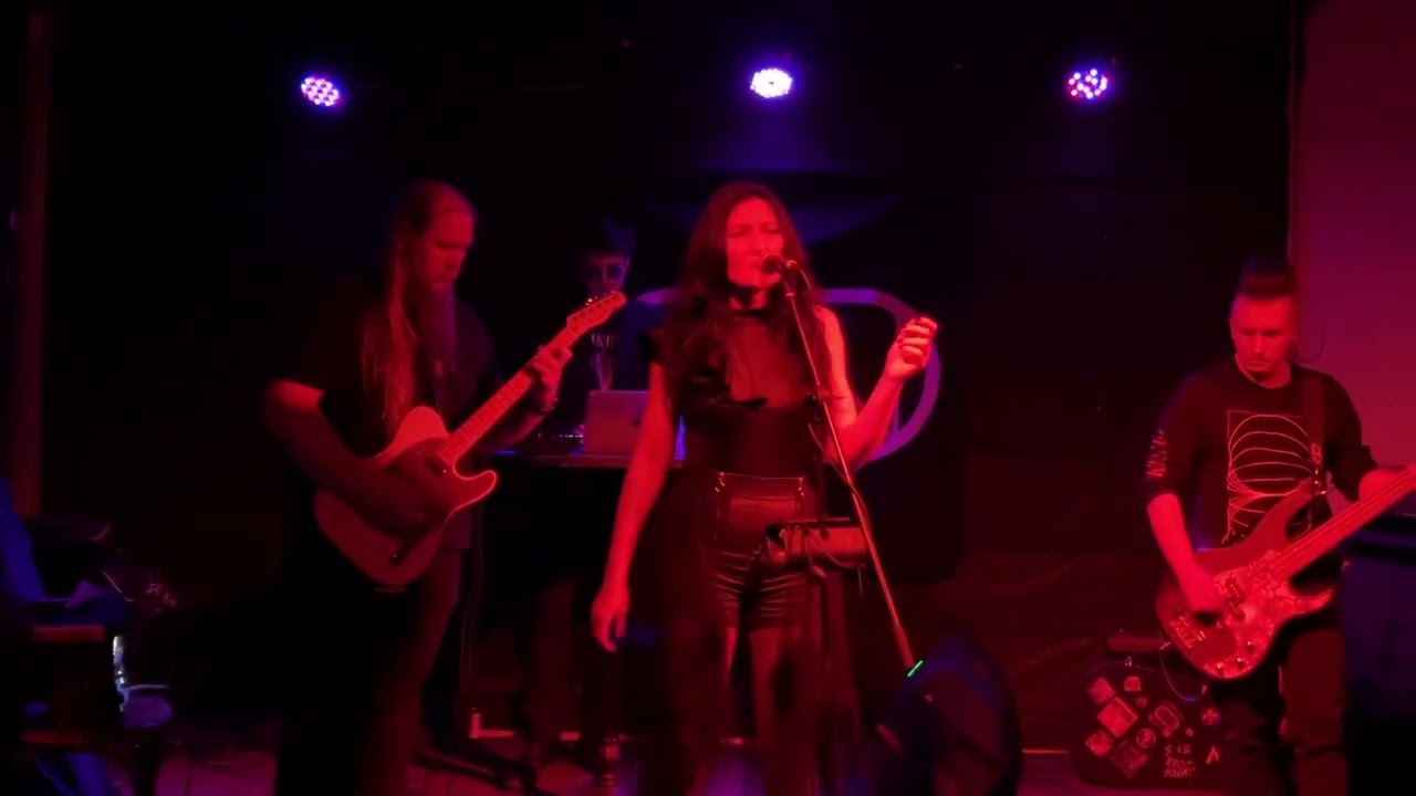 Cold Contrast -Way Too Far (live)