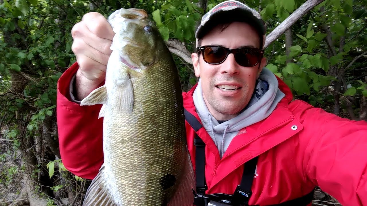 How to Fish Rivers and HEAVY Current from Shore for Smallmouth Bass!