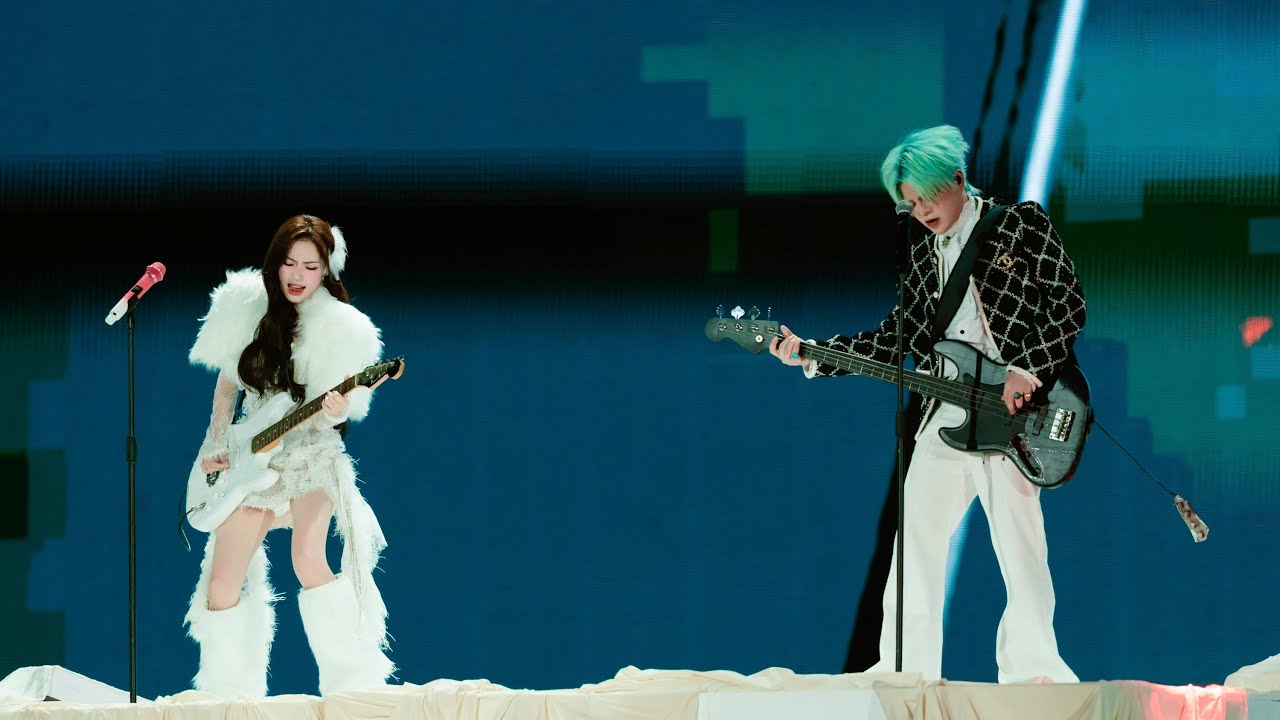 Hòa Minzy được Quốc Thiên “cầu hôn”, cùng RHYDER đập đàn chấn động ở fan concert Bắc Bling