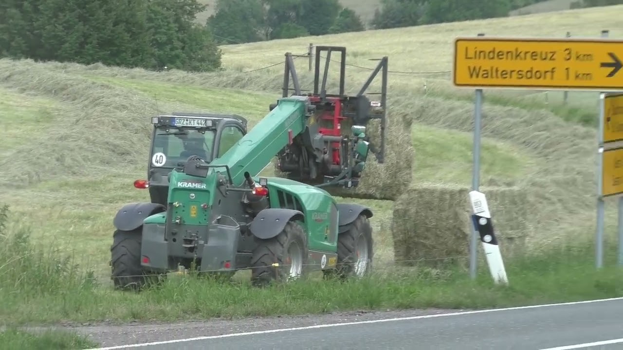 Mission Heuernte 2021 XXL – 4 Kreisel Schwader gejagt von einer Quaderballenpresse Krone Big Pack 4×