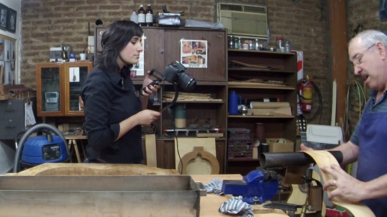 Doblado de aros para la construcción de una  guitarra española
