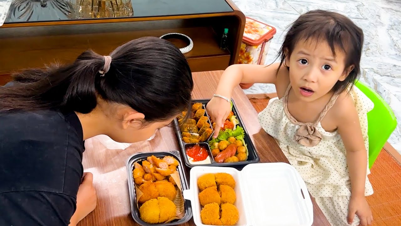 Diem and Quynh's special dinner when dad is not home