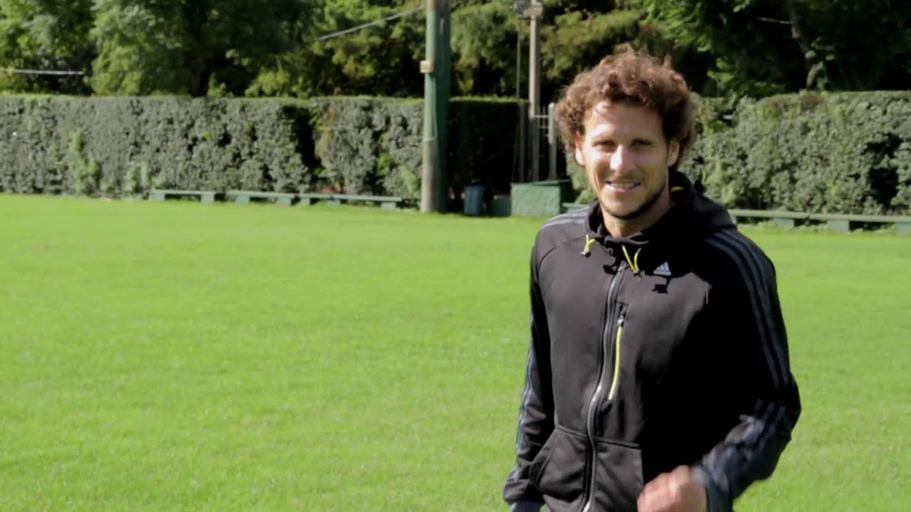FORLAN CUMPLE EL RETO DE RODRIGO GOLDBERG PARA SFP16