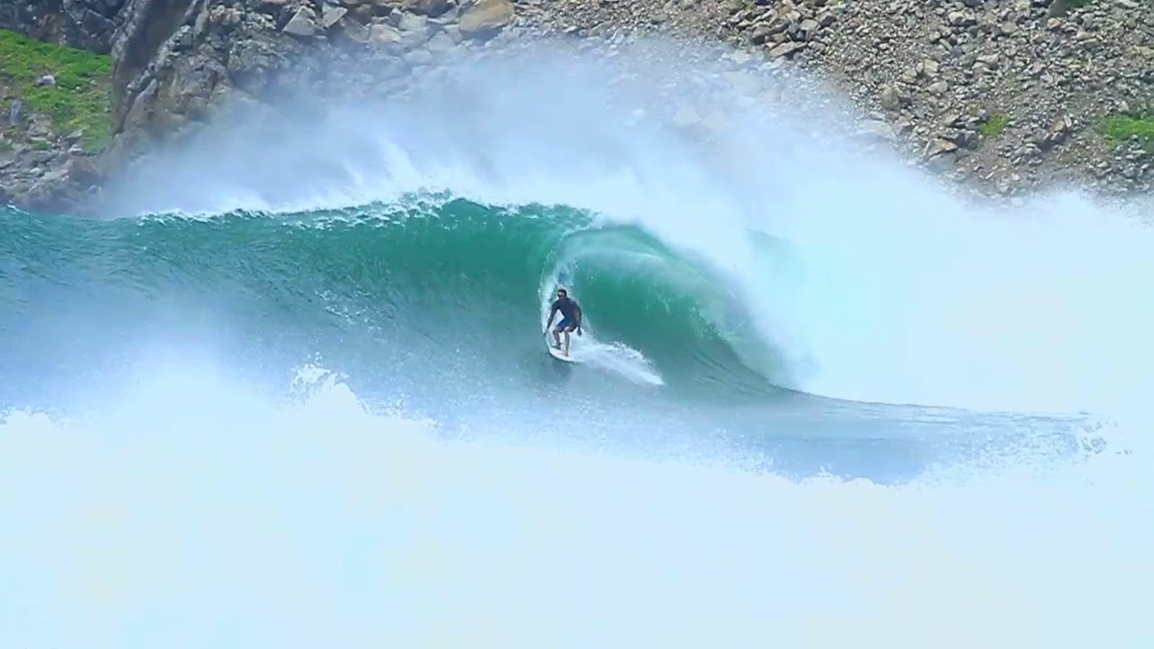 Amazing Wave Surfing Salina Cruz, Mexico , Crazy Barrels