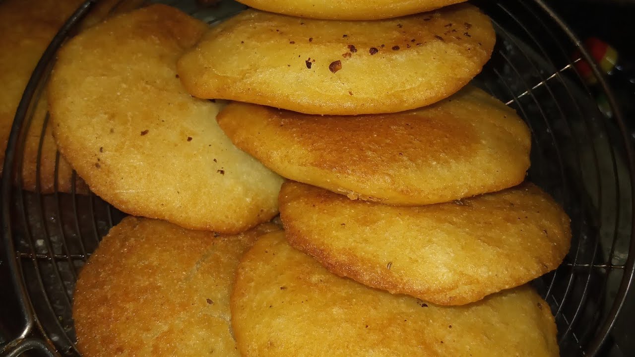 Recipe of semolina dal puri. Simple way to make Rava/Semolina Dal Puri 😋😋