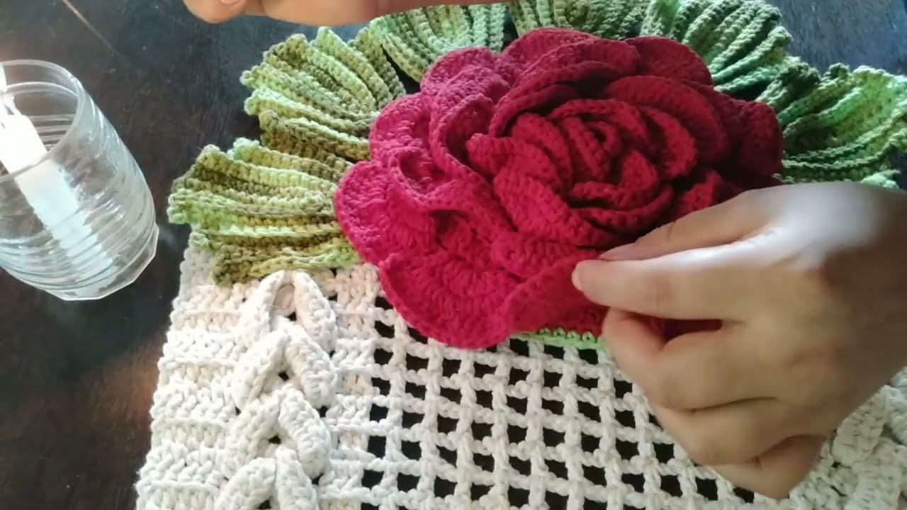 como colar mega flor/rosa de crochê na base  usando fio prolipropileno