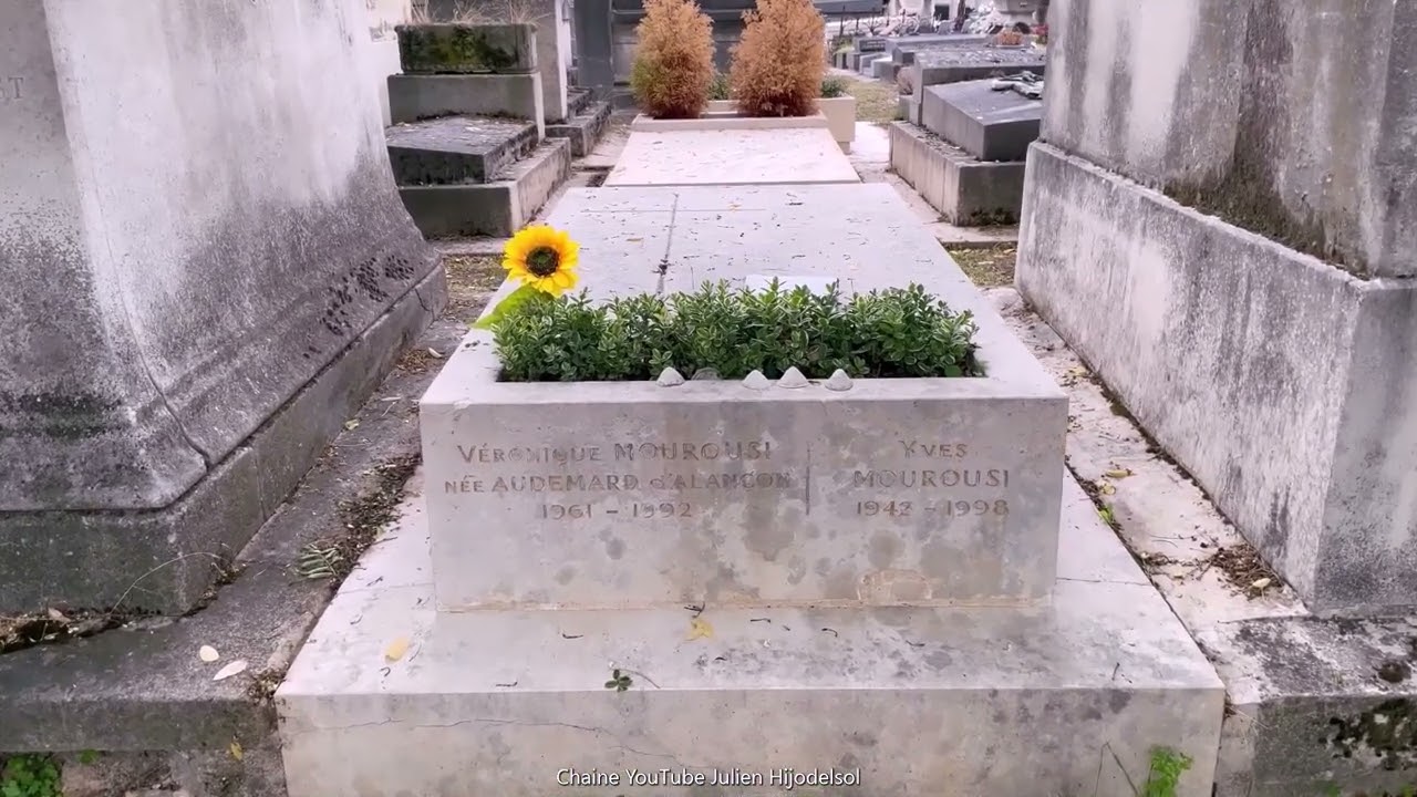 Tombe d’Yves MOUROUSI, cimetière du Montparnasse, Paris
