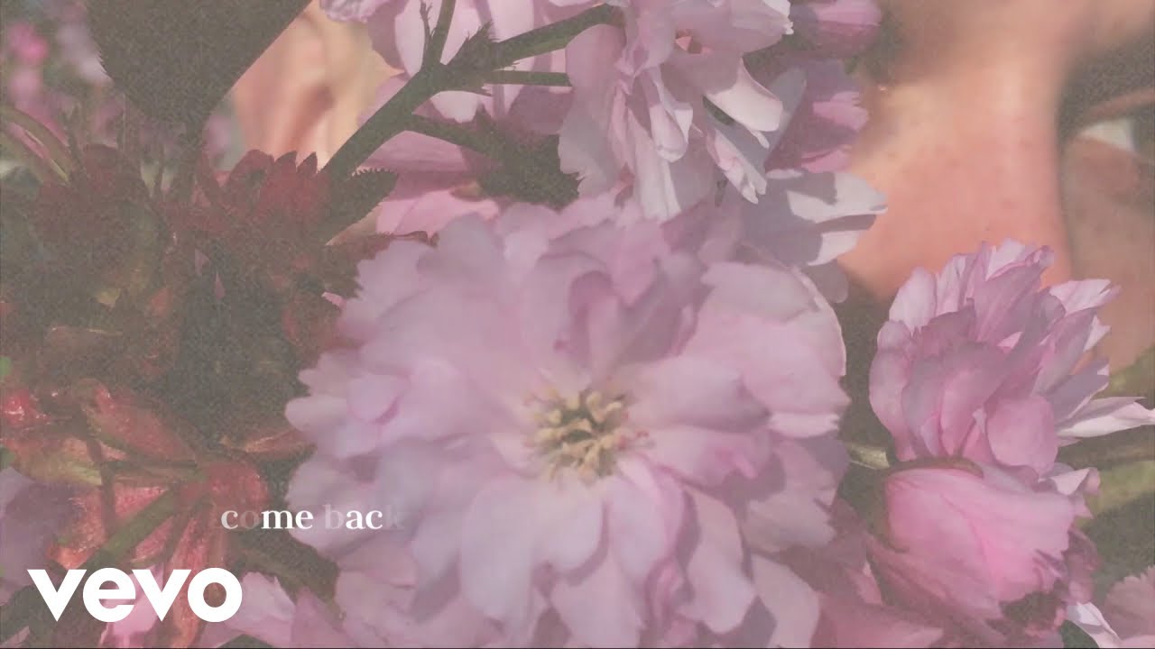 Tyne - STINGS (Lyric Video)