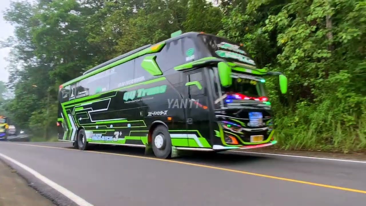 Hunting bus Basuri Nabilla,demobilindo dan  bus bandung saling buntuti di tanjakan