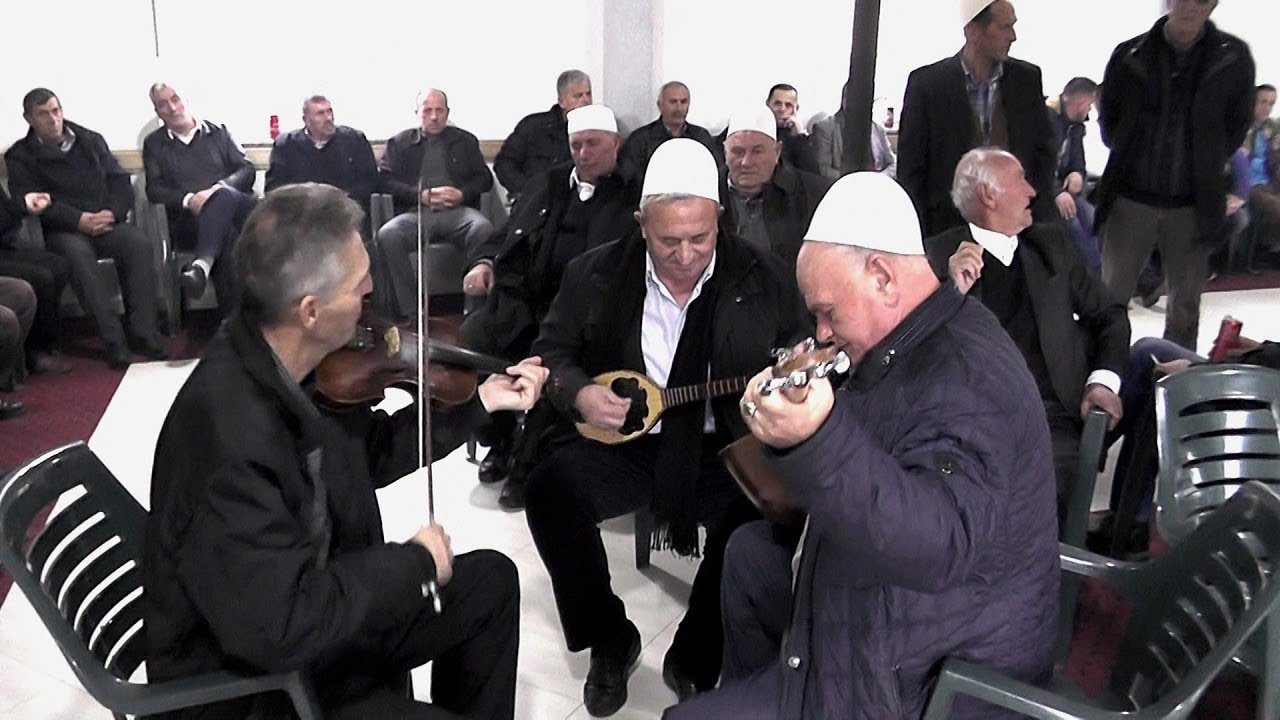 DASMA SHQIPTARE NE DRENOVC TE ALI KRASNIQI 2018 =PRITJA  E KRUSHQEVE NE ASTRAZUP PASON KENGA DHE VAL