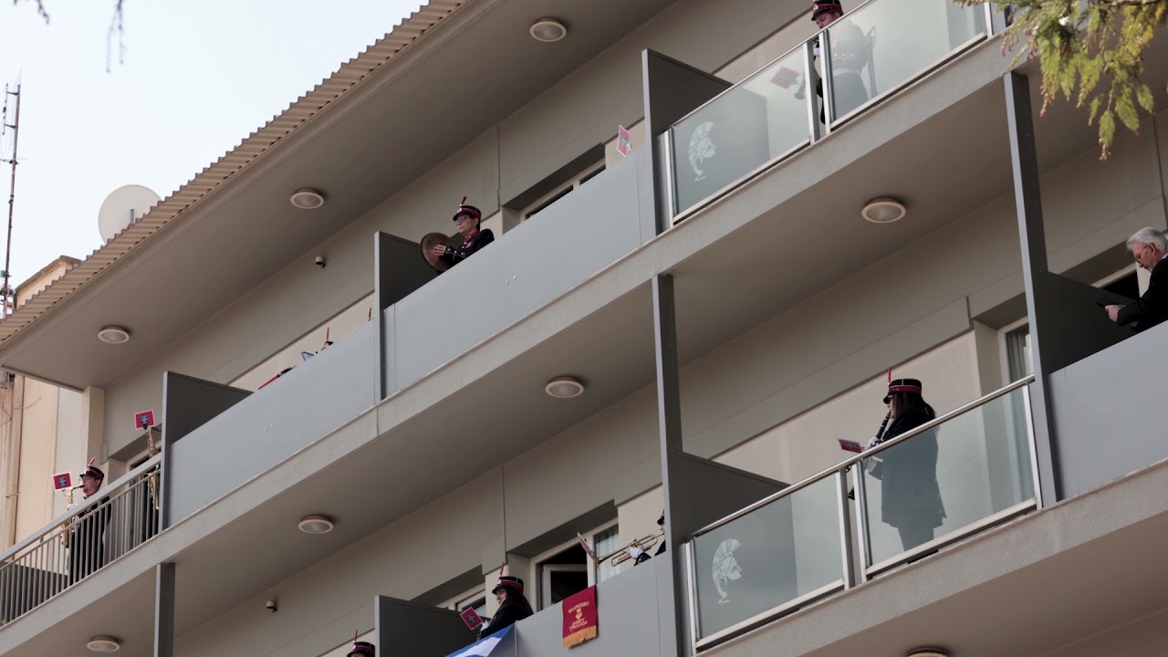 25/3/2021: Η Δημοτική Φιλαρμονική Τρικάλων παιανίζει από μπαλκόνια ξενοδοχείου