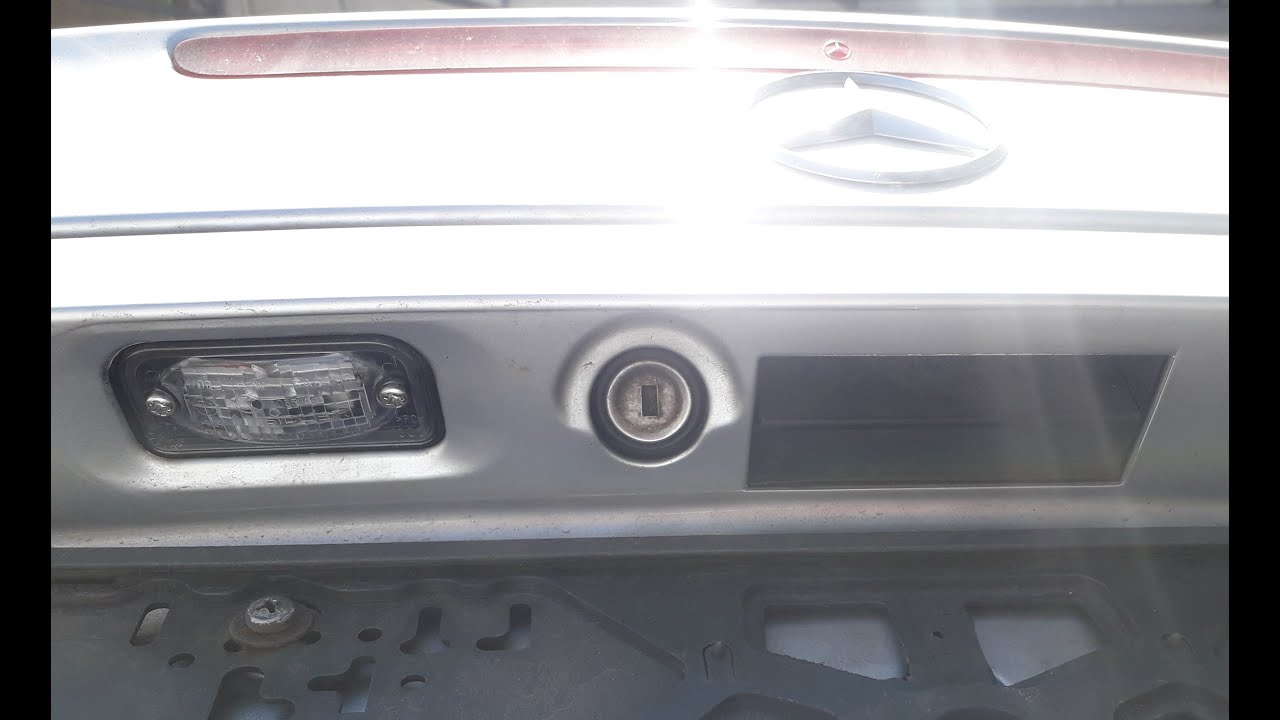замена фонарей номерного знака Mercedes 200 CDI W203 ом611