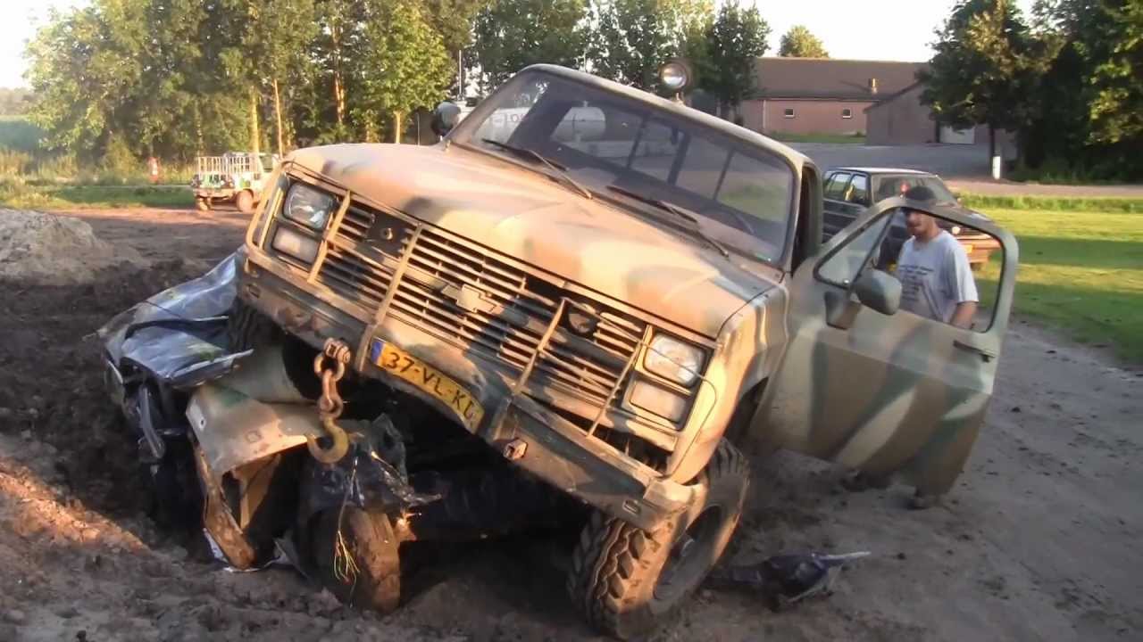 Chevy K30 destroys Peugeot 205