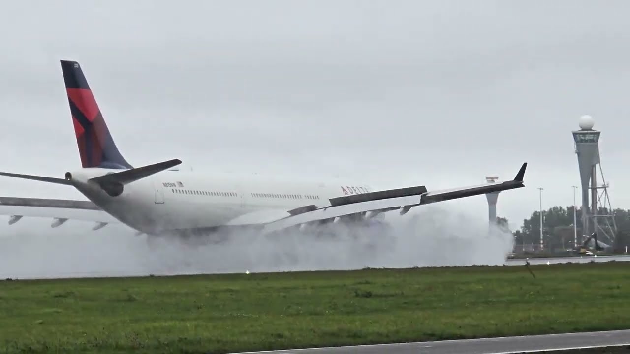Epic Spray Effect! Delta Air Lines Airbus A330-300 N815NW Arrival at Schiphol