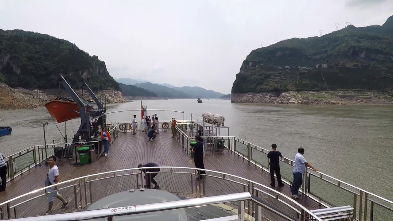 游长江三峡宜昌至重庆巫山段，船在江上行，人在画中游China Yangtze River Three Gorges