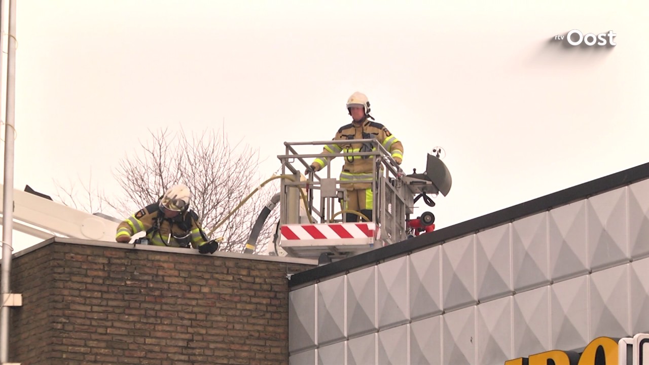 Brandweer rukt uit voor valse brandmelding bij Jumbo in Hardenberg (UPDATE)