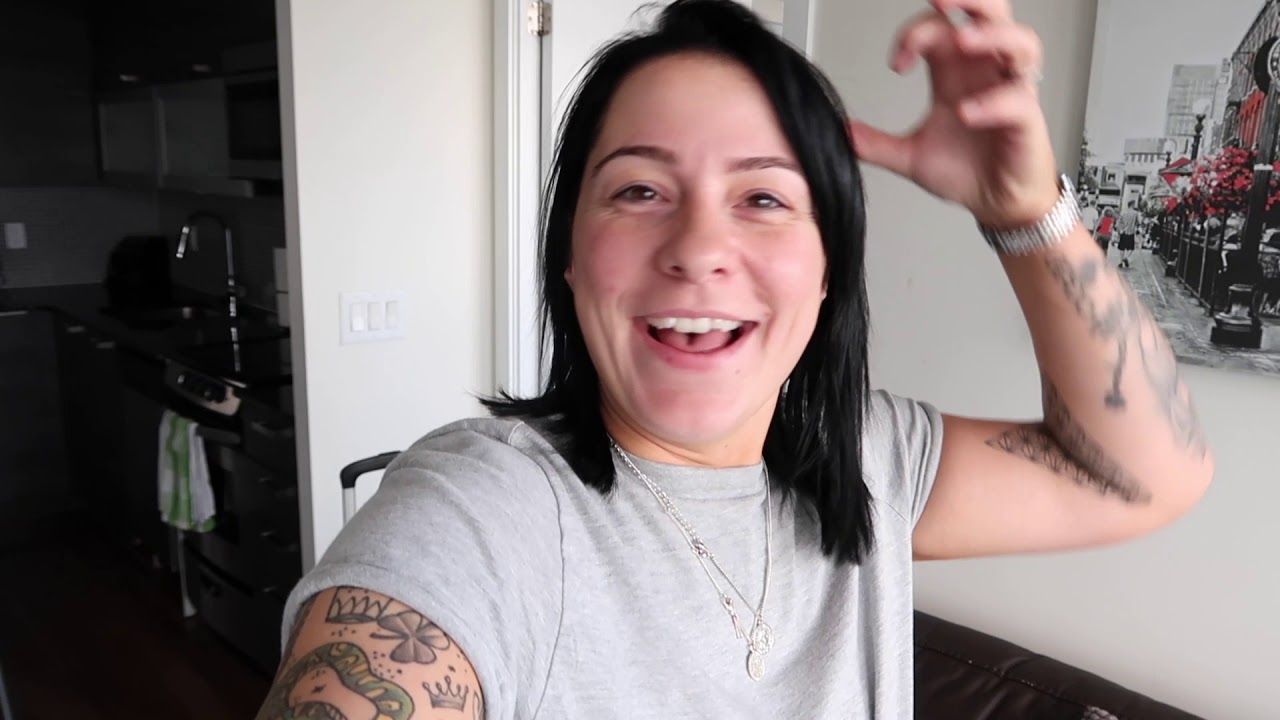 TRAVELLING TO CANADA - Lucy Spraggan Vlog