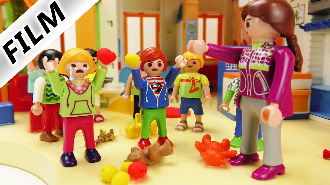 Playmobil Film Deutsch - STREIT MIT ERZIEHERIN! STRAFE FÜR WASSERBALLONSCHLACHT! Serie Familie Vogel