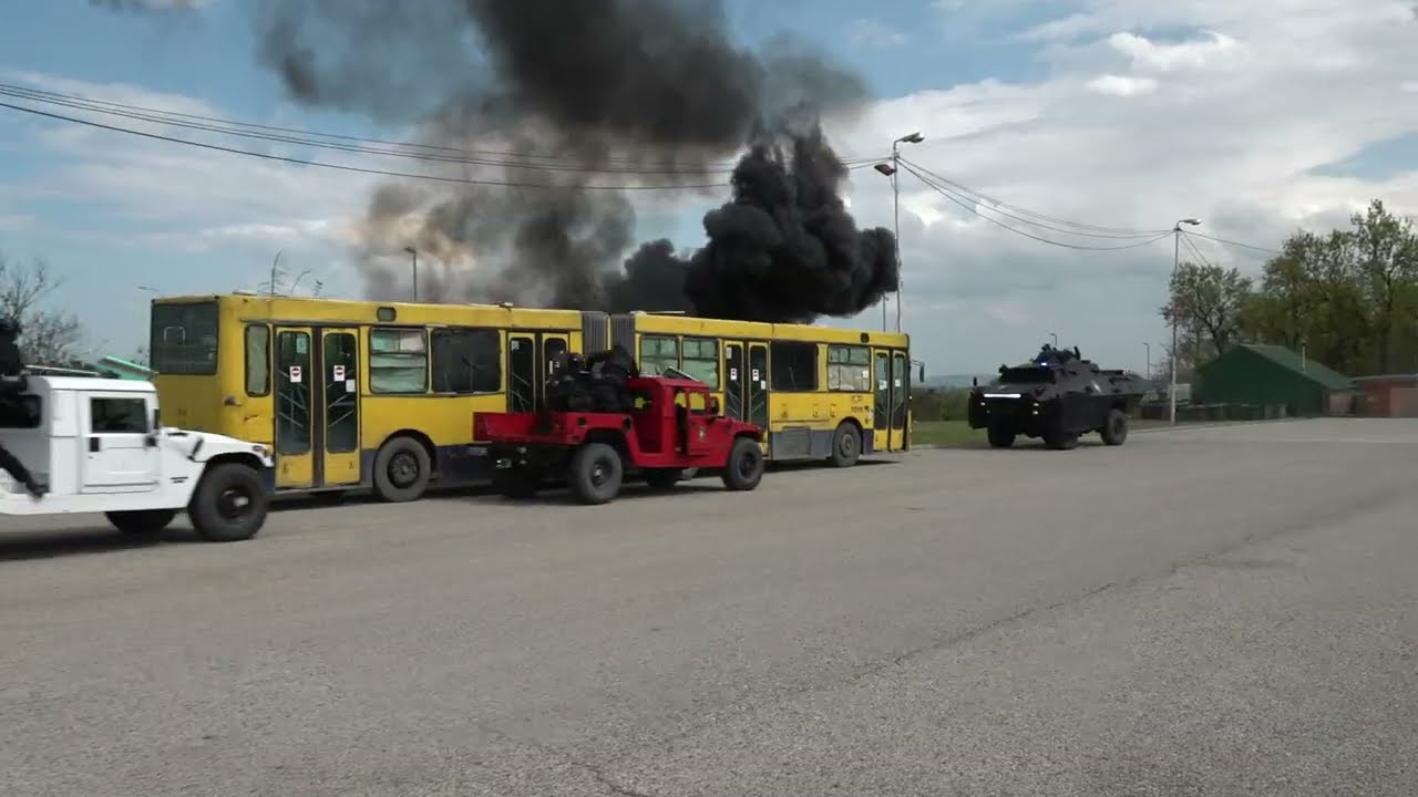 Ministar Vulin i Ministar Karl Nehamer obišli su danas bazu Specijalne antiterorističke jedinice