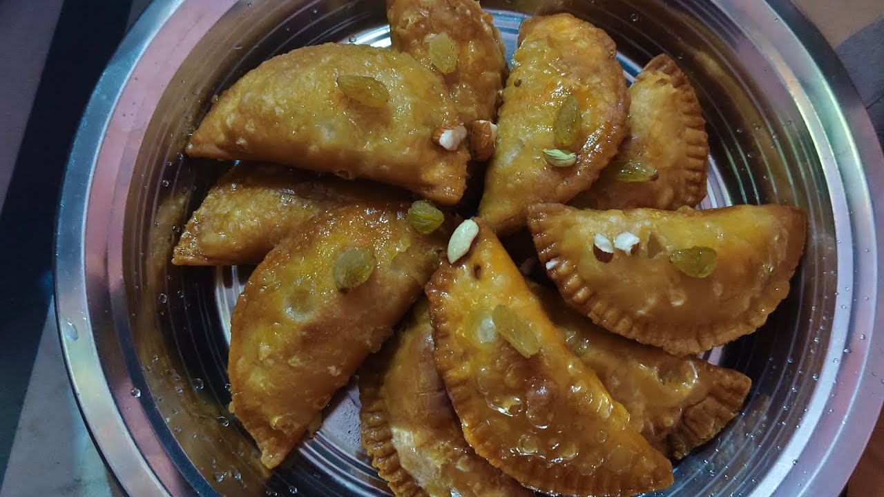 बिना मावा झटपट तैयार होने वाली सूजी गुजिया रेसिपी।😋😋। Suji gujiya recipe