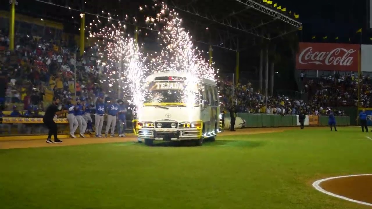 CEREMONIA COMPLETA, El retiro del número 4 de Miguel Tejada.