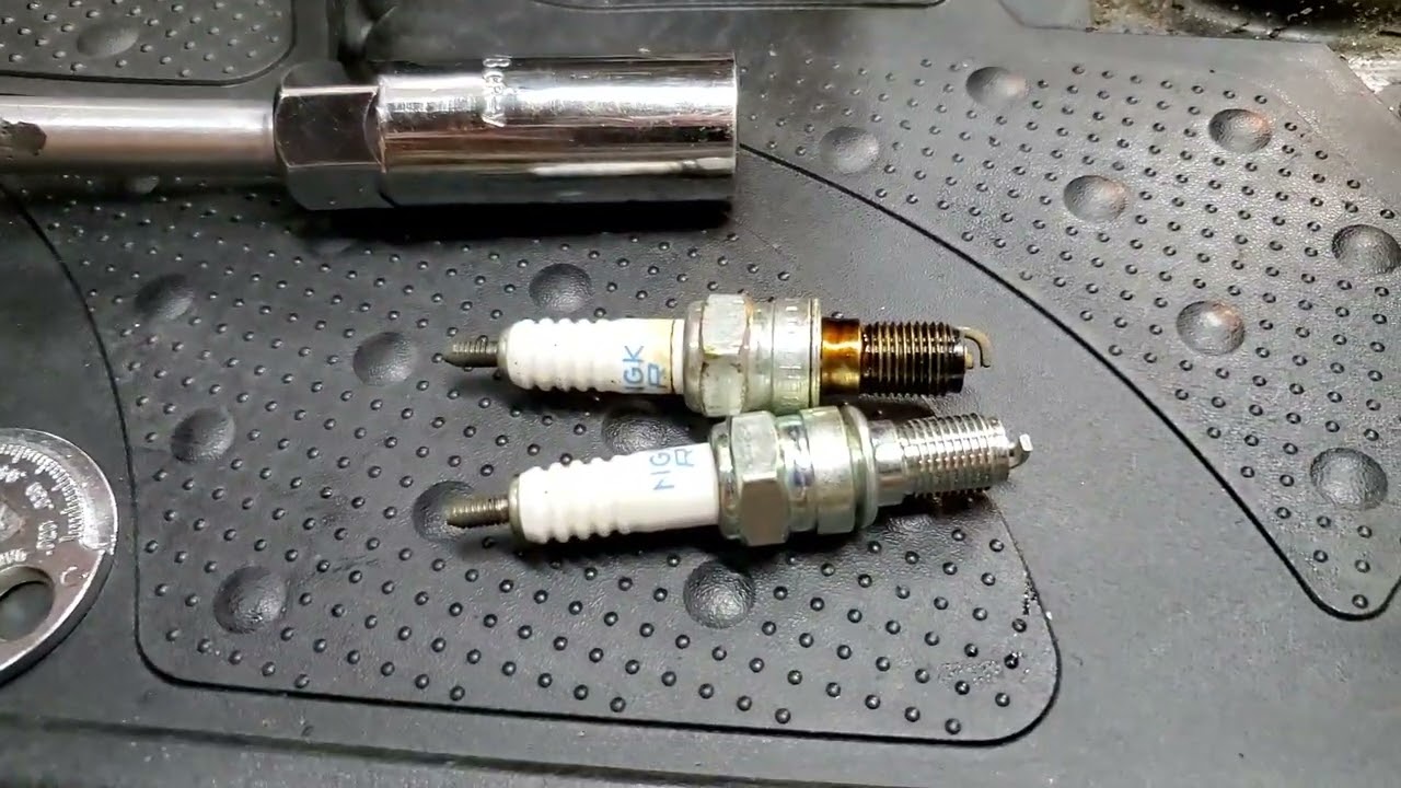 How to replace spark plug Honda Ruckus Zoomer NPS50 50CC Scooter Minibike Torque Specs