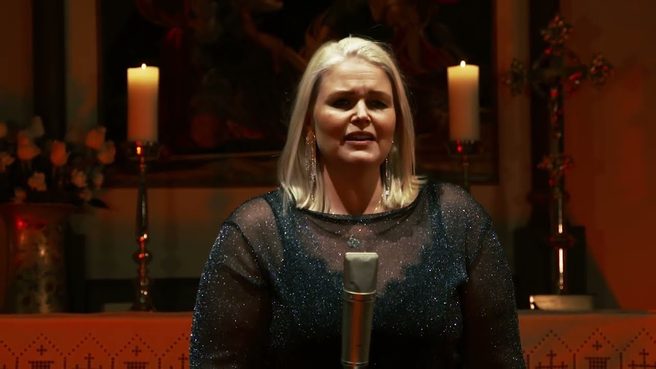 Hanna &THORN;&oacute;ra Bu&eth;rbrandsd&oacute;ttir - &Oacute; helga n&oacute;tt