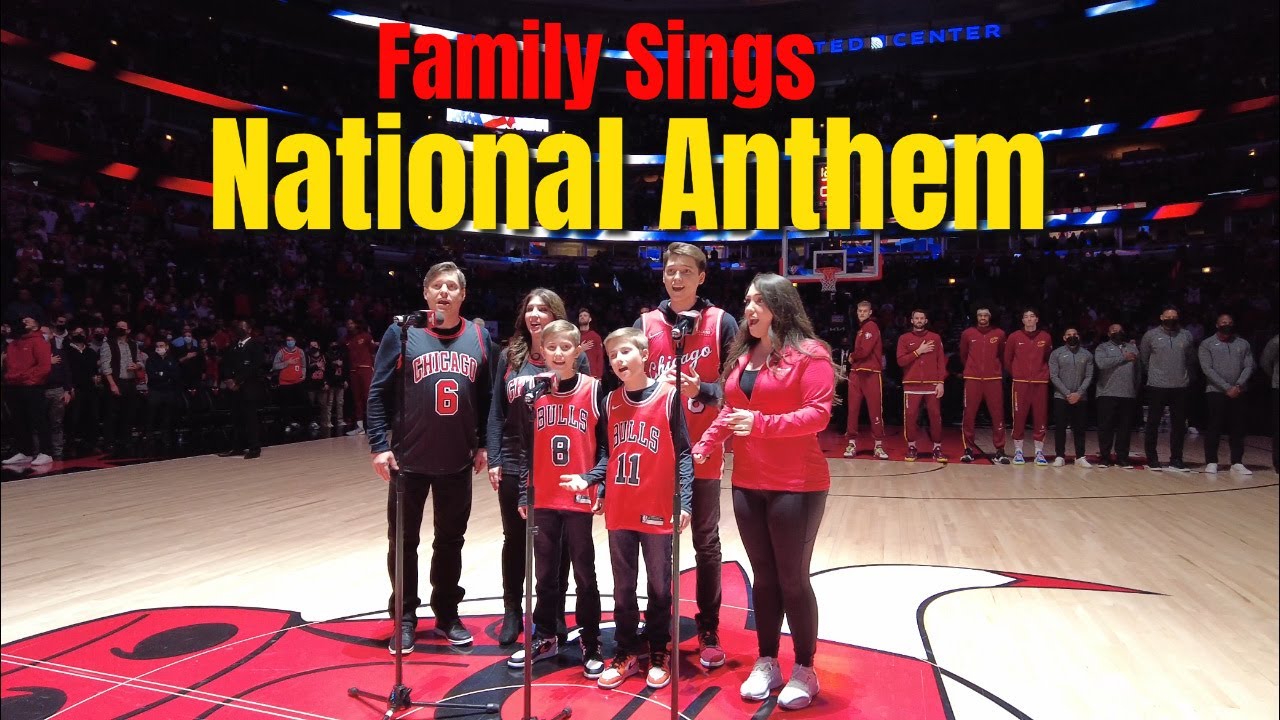 Sharpe Family Singers - National Anthem! @ChicagoBulls Game! 🏀🎤 #starspangledbanner