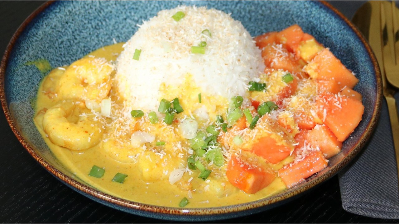 Tropical Shrimp Curry with Papaya & Coconut Rice – Fresh & Easy!
