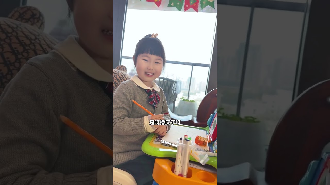 昨天放学回来就说肚子疼，晚饭吃了几口菜后就开始想吐，赶快带她去医院，还好及时看，今天就好多了
