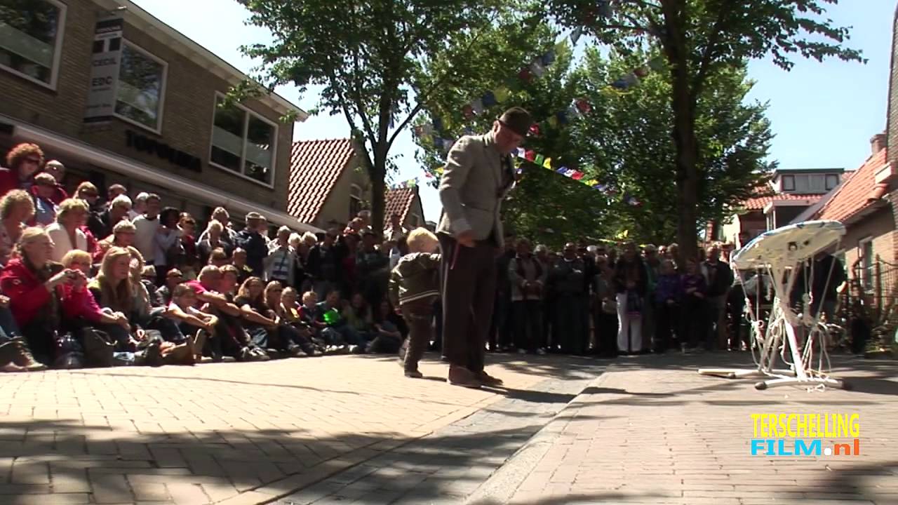 Midsland flarden straattheater (2) Oerol 2012 www.terschellingfilm.nl