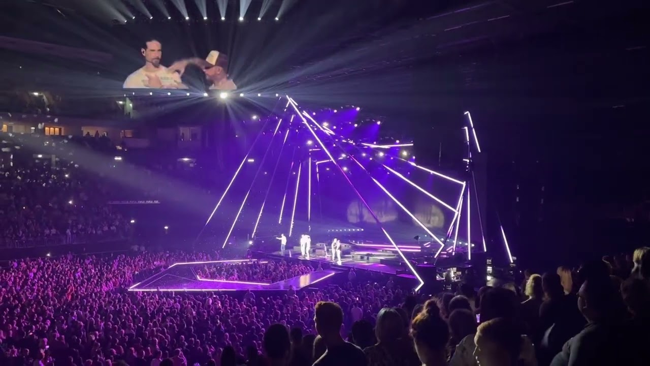 Backstreet Boys | DNA World Tour 2022 in Berlin, Germany - “Shape of my Heart” & “Drowning”