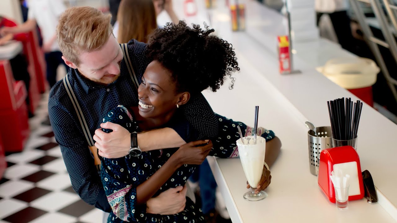3 Ways to Ace Your First Date, According to a Matchmaker