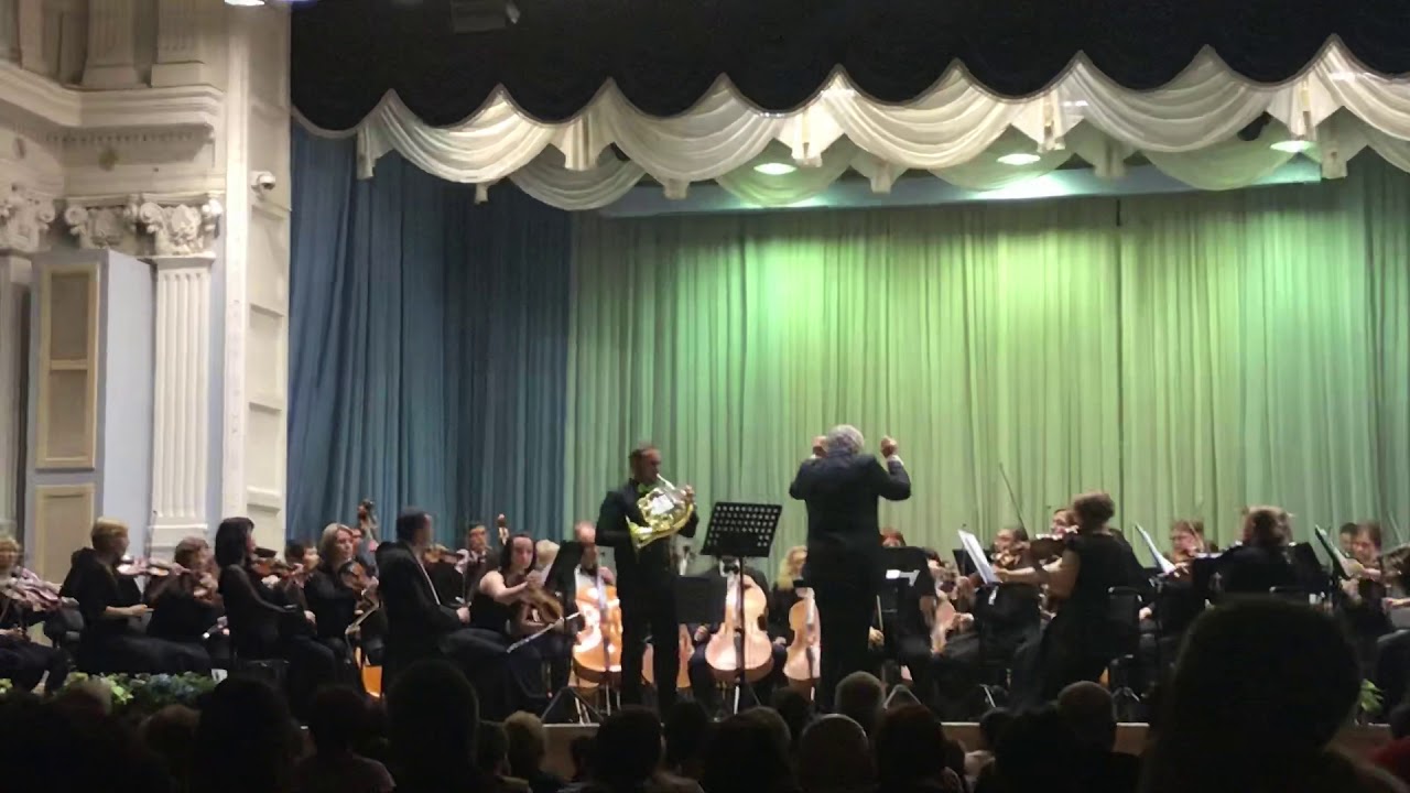 Gilbert Vinter - Hunters moon for horn & orchestra