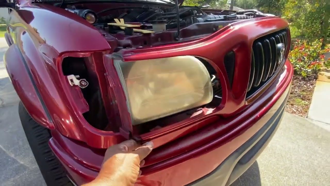 Como cambiar los faros delantero a 2001 Toyota Tacoma