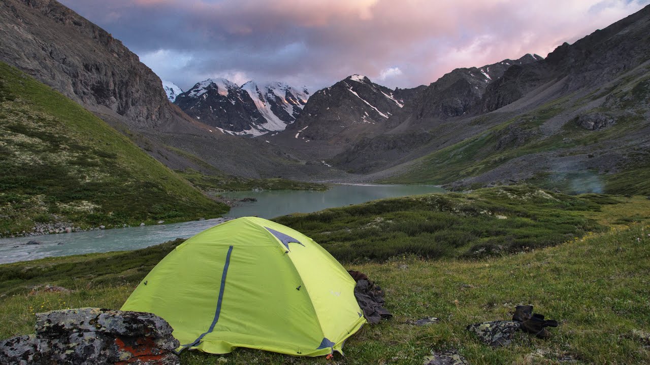 Поход в Дивную Долину на Алтае: бирюзовые озера, ледники, заключение в палатке и собака-скалолазка
