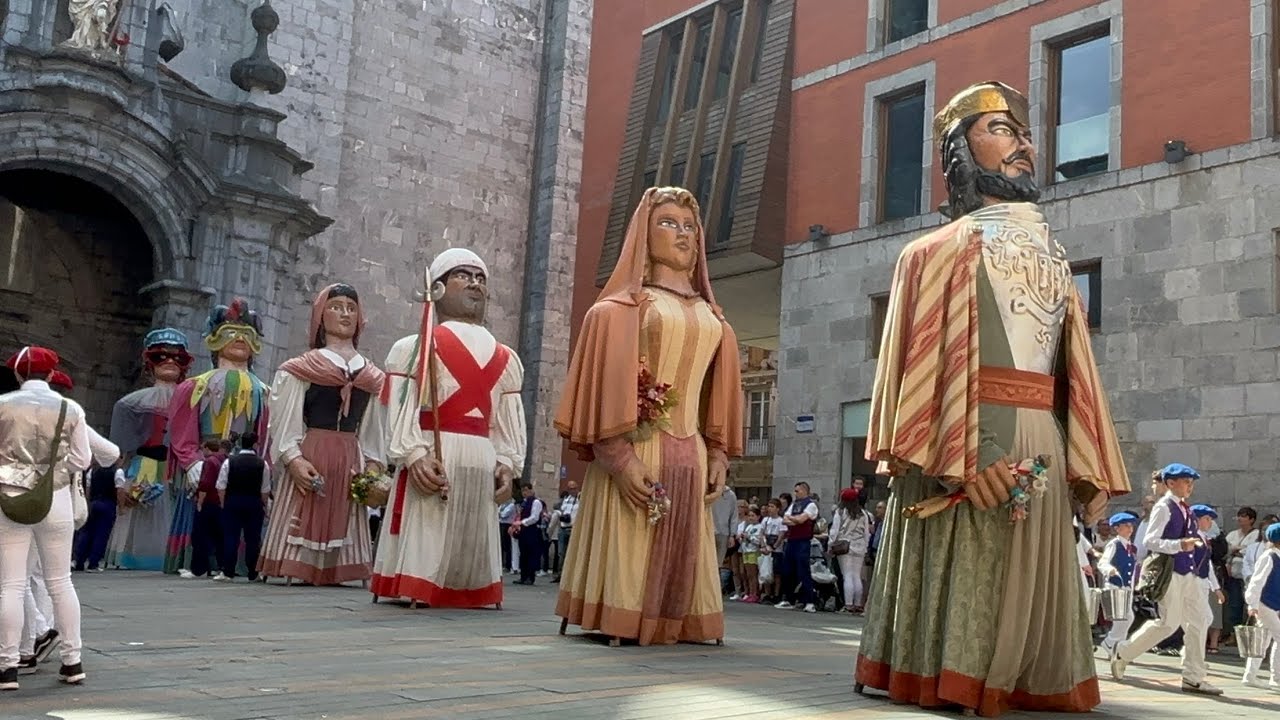 GIGANTES DE TOLOSA. TOLOSAKO ERRALDOIAK. Día de San Juan. San Juan eguna. El Valiente.