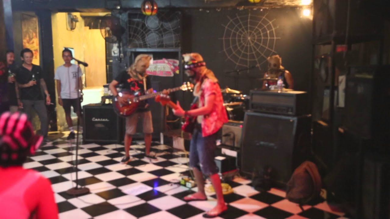 Beertubes Live Performance at Twice Bar, Bali